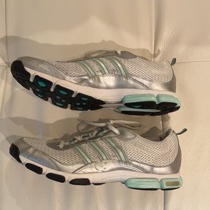 ADIDAS WOMENS SNEAKERS FIT FOAM WHITE, METALLIC SILVER SIZE 10.5 LIGHTWEIGHT